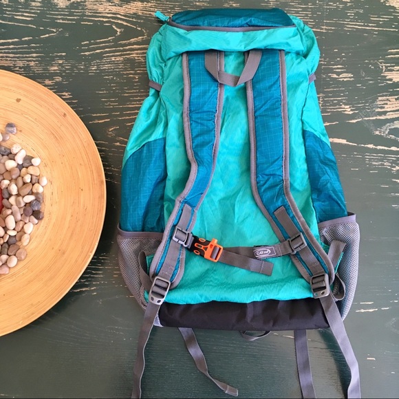 • NEW! Water Resistant Backpack • - Picture 3 of 9